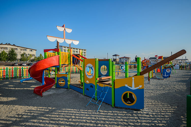 1-Nautic-Family---loc-de-joaca-pe-plaja