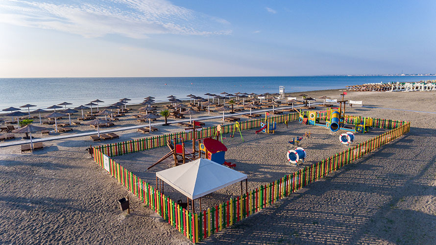 3-Nautic-Family-Club-loc-de-joaca-pe-plaja